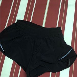 Lululemon Hotty hot 2.5 in short